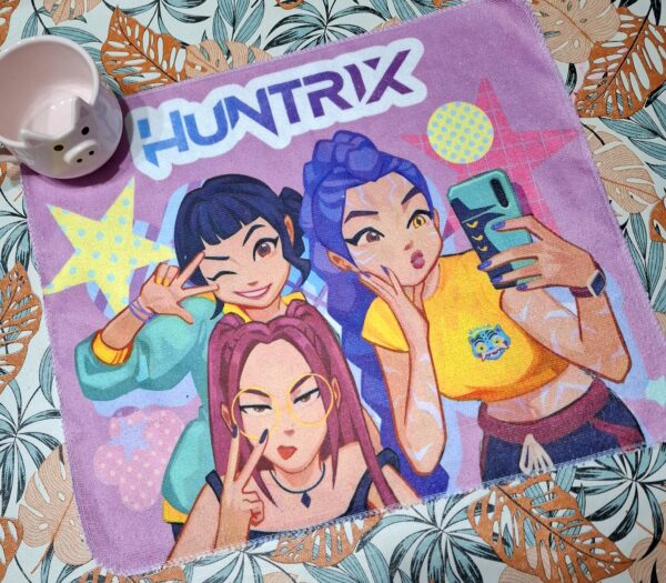 Individual Huntrix selfie