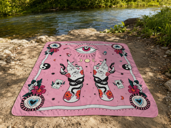 Alternative view of Lona Manos tarot